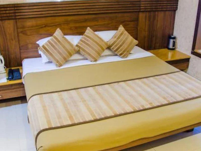 Hotel Chandralok Lonavala Esterno foto