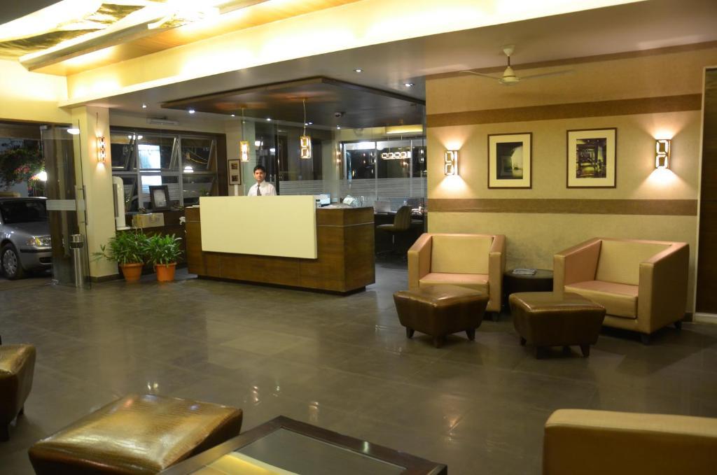 Hotel Chandralok Lonavala Esterno foto
