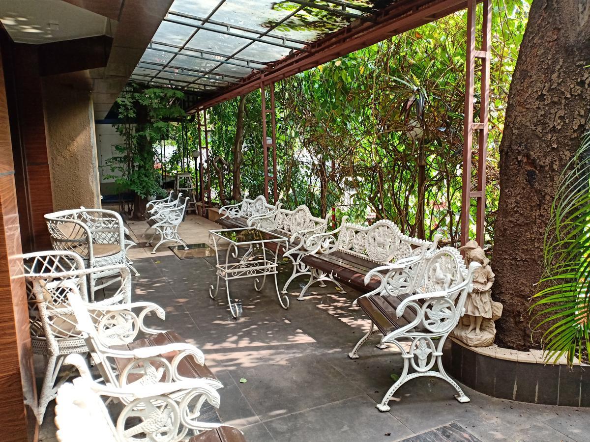 Hotel Chandralok Lonavala Esterno foto
