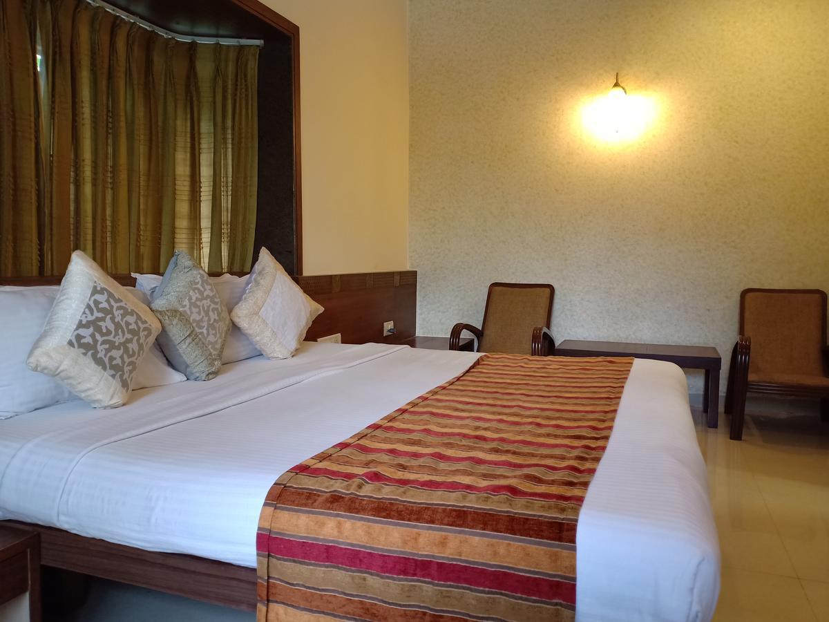 Hotel Chandralok Lonavala Esterno foto